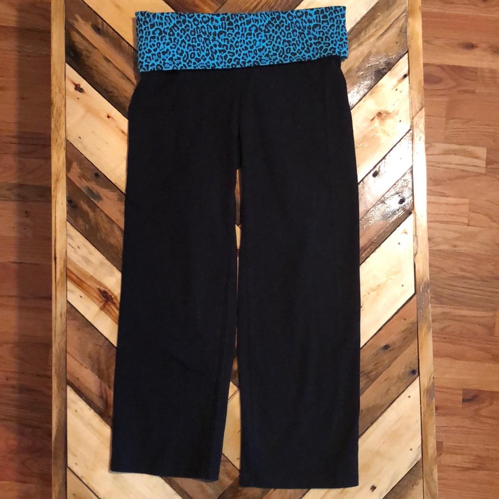 Like-New Victoria’s Secret Pink Leopard Yoga Capri